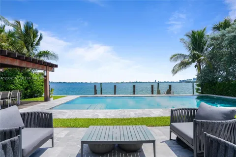 9301 Bayshore Dr