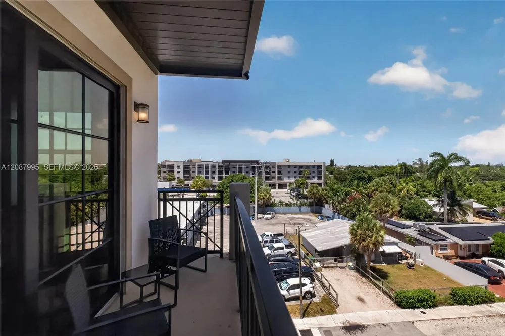 4100 SW 64th Ave #408 Davie, FL 33314