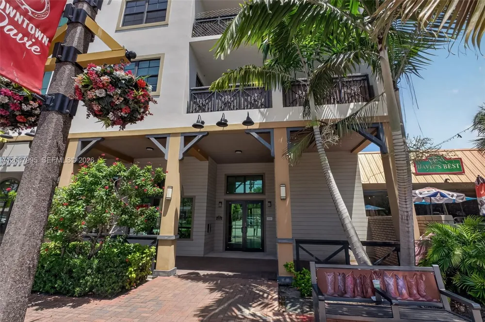 4100 SW 64th Ave #408 Davie, FL 33314