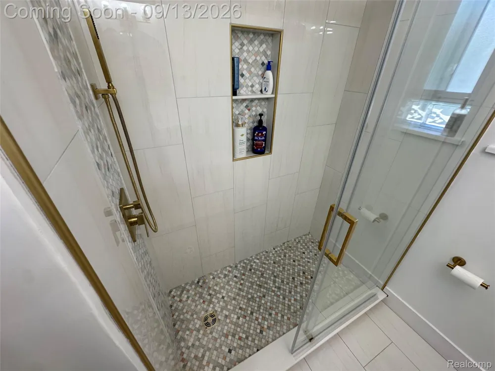 47978 Jefferson Avenue Chesterfield Township, MI 48047