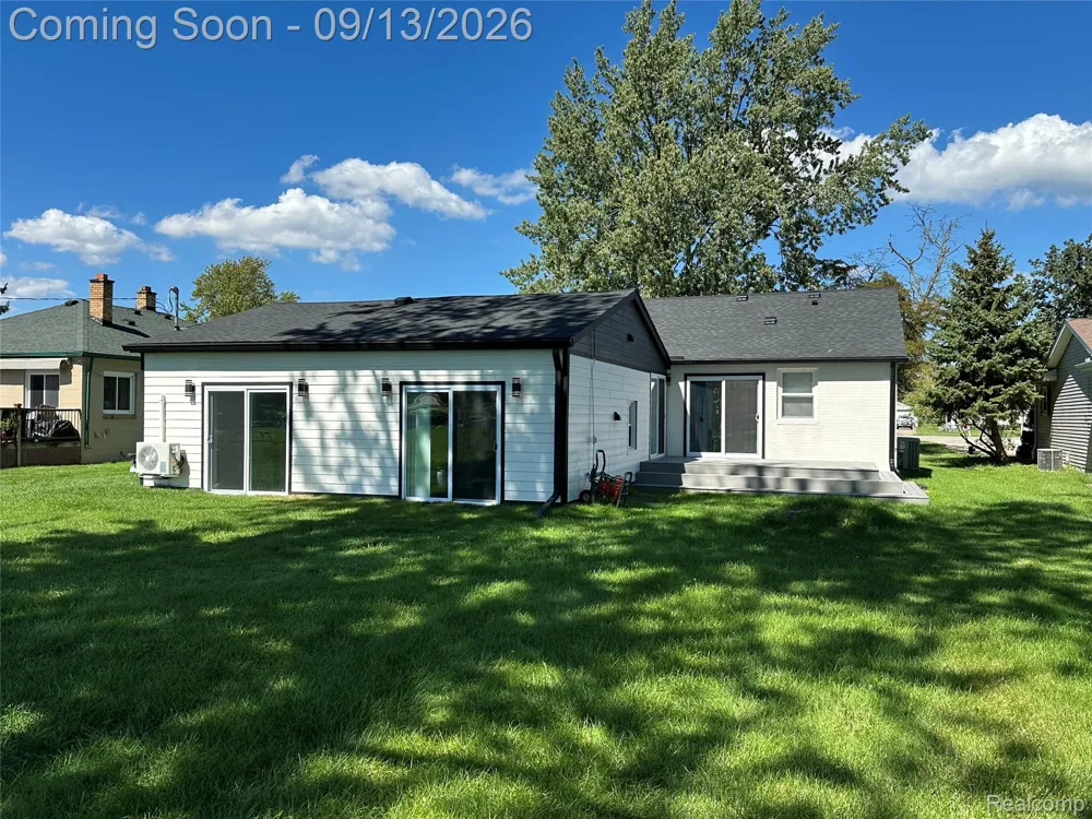 47978 Jefferson Avenue Chesterfield Township, MI 48047