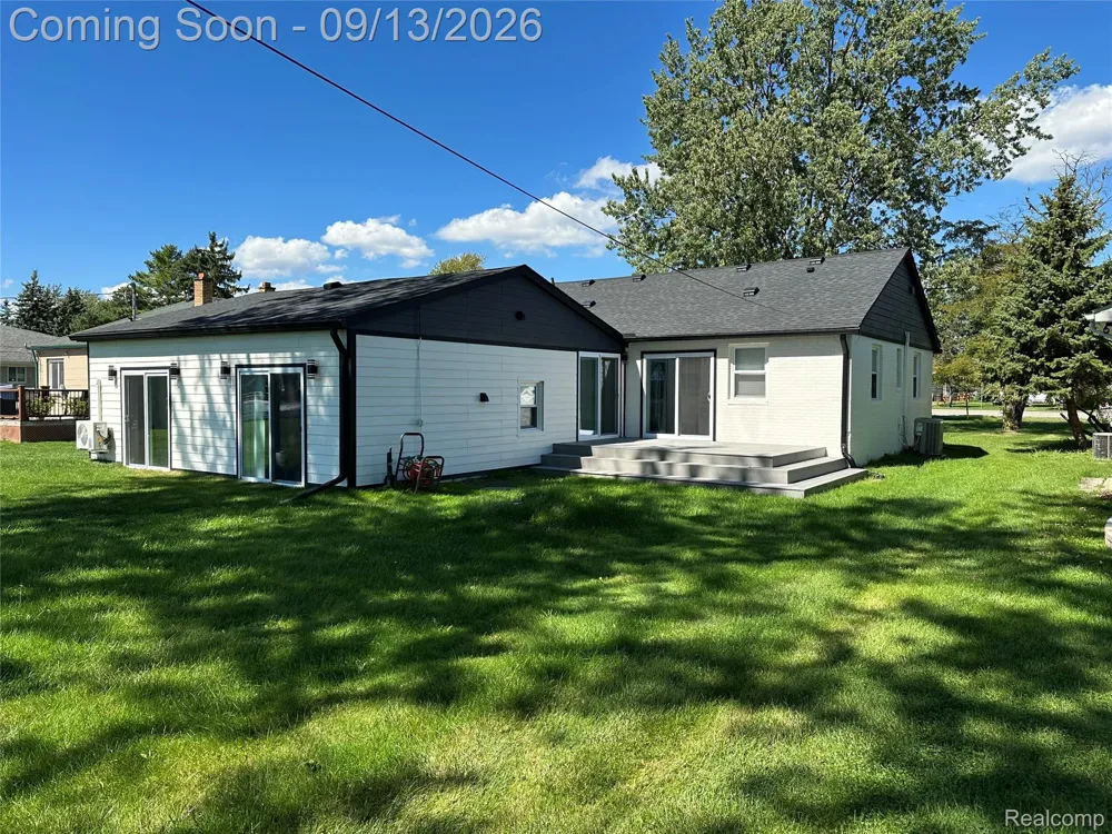 47978 Jefferson Avenue Chesterfield Township, MI 48047
