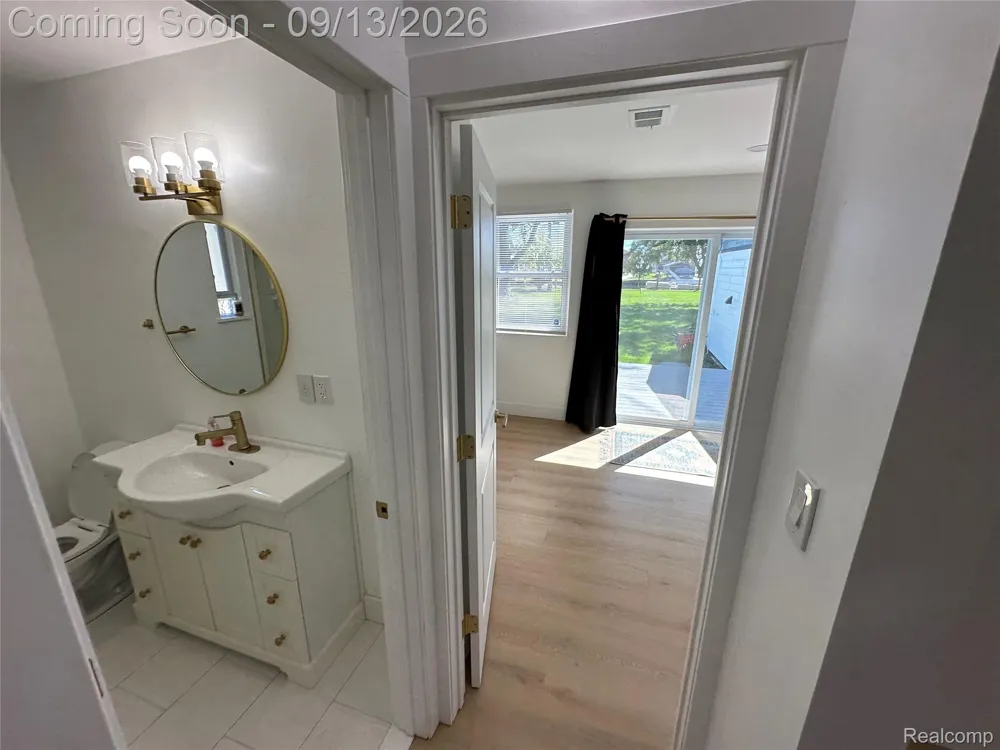47978 Jefferson Avenue Chesterfield Township, MI 48047