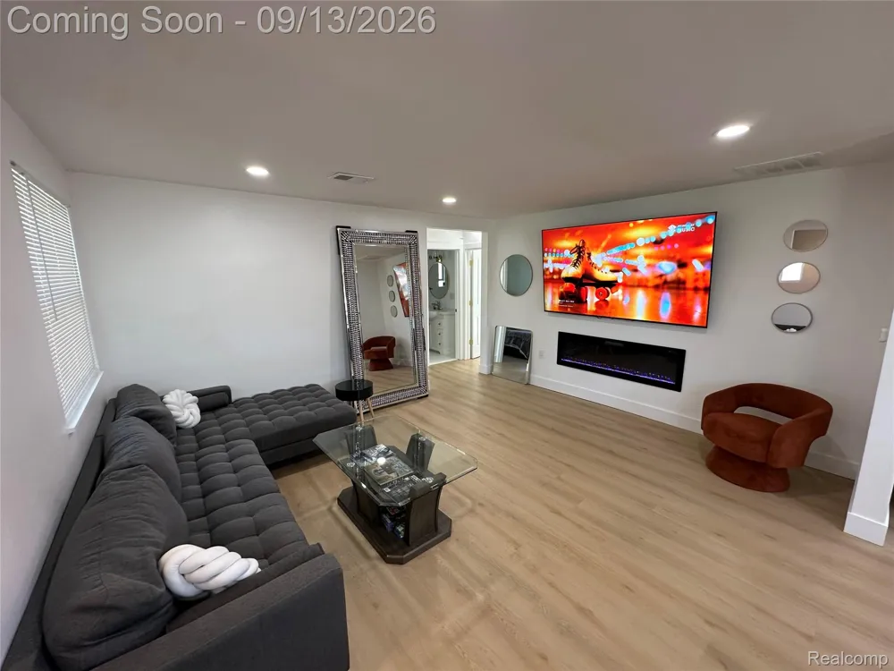 47978 Jefferson Avenue Chesterfield Township, MI 48047