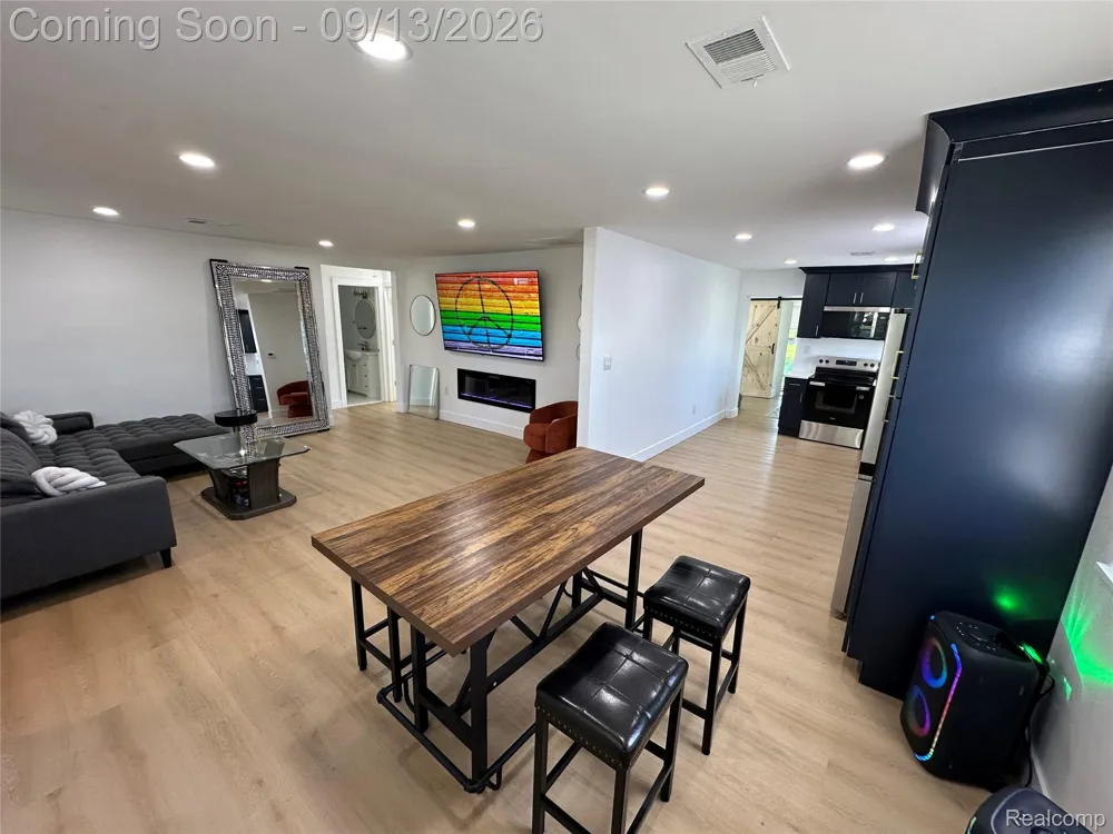 47978 Jefferson Avenue Chesterfield Township, MI 48047