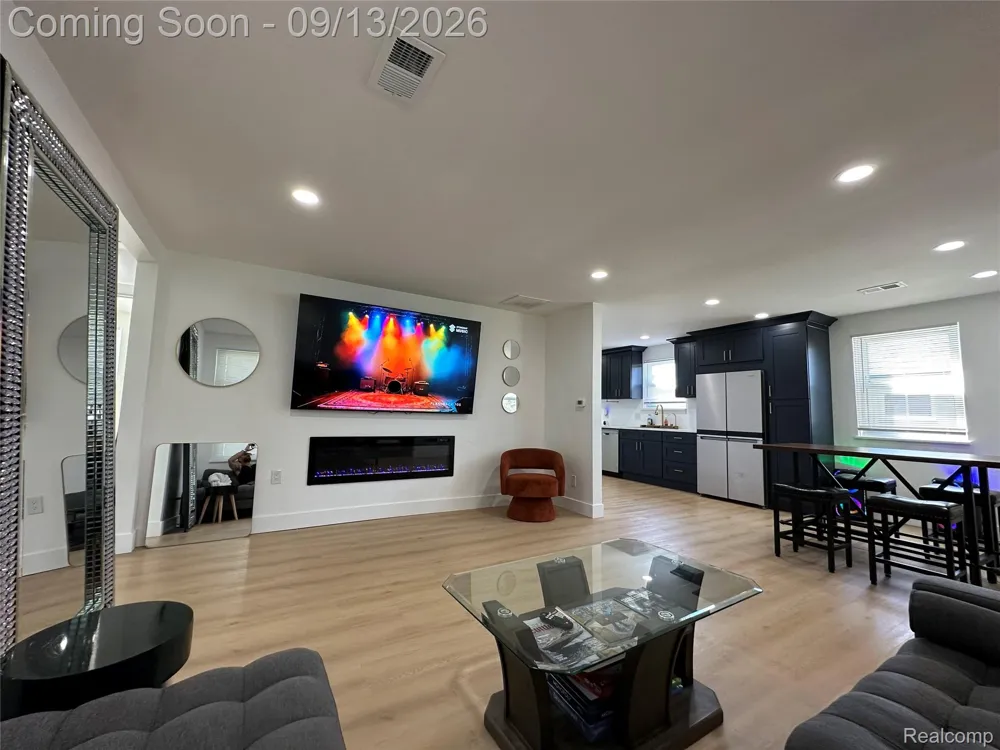 47978 Jefferson Avenue Chesterfield Township, MI 48047