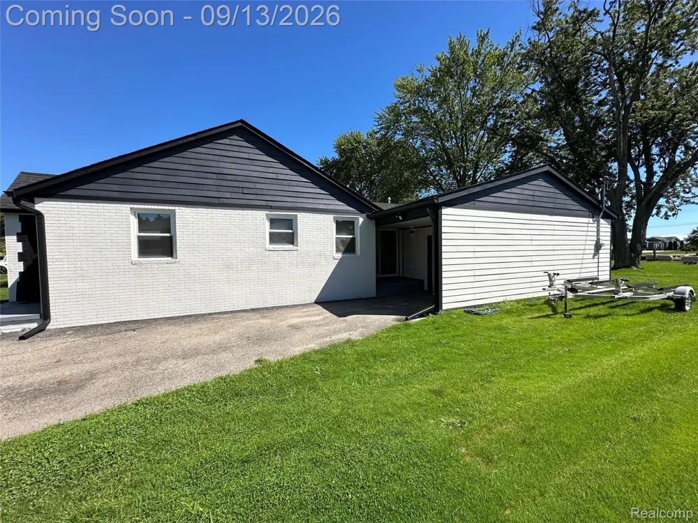 47978 Jefferson Avenue Chesterfield Township, MI 48047