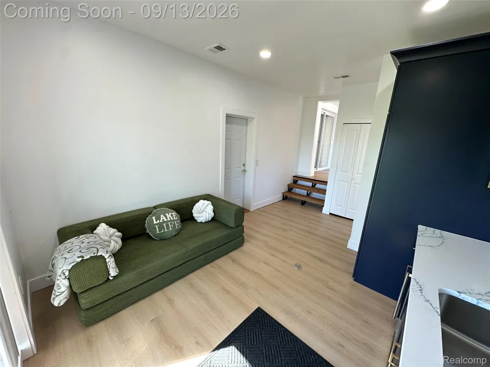 47978 Jefferson Avenue Chesterfield Township, MI 48047
