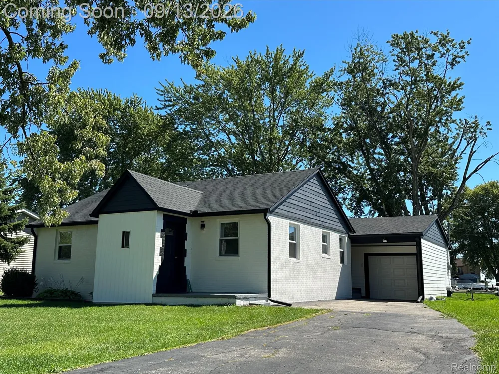 47978 Jefferson Avenue Chesterfield Township, MI 48047
