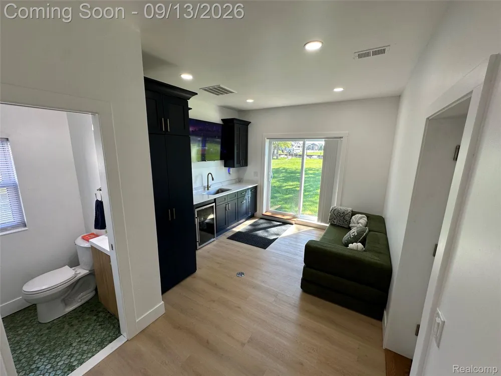 47978 Jefferson Avenue Chesterfield Township, MI 48047