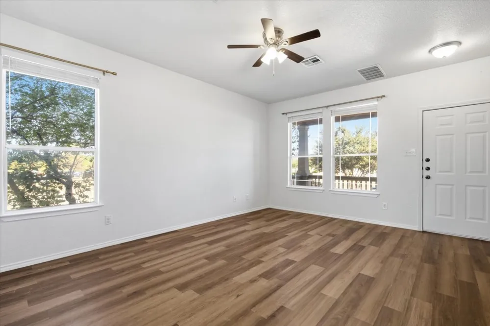 1721 Thompson Trail Round Rock, TX 78664