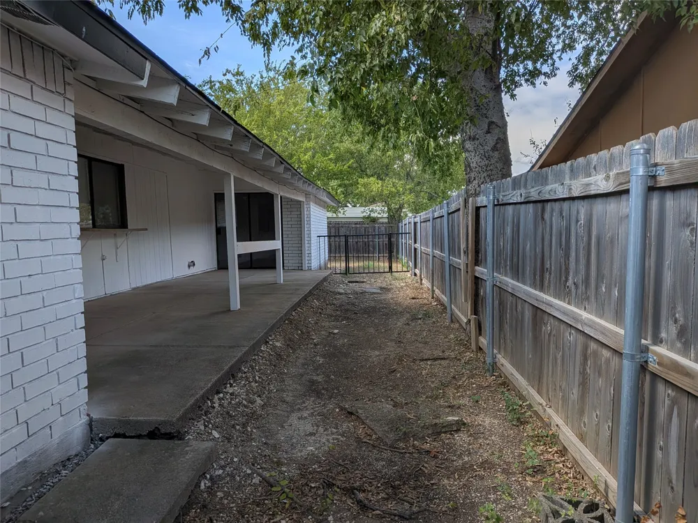 9015 High Plain Lane Dallas, TX 75249