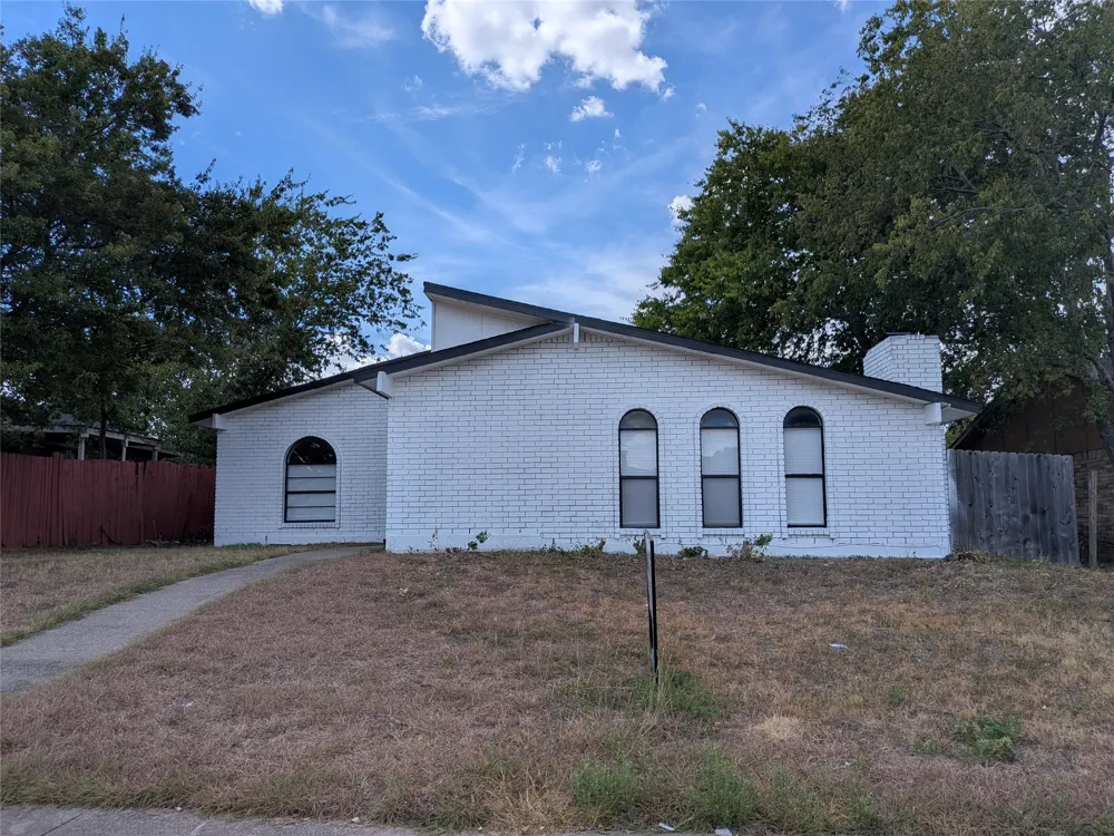 9015 High Plain Lane Dallas, TX 75249