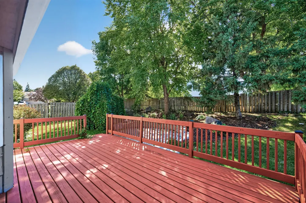 16025 Grove Trail Lakeville, MN 55044