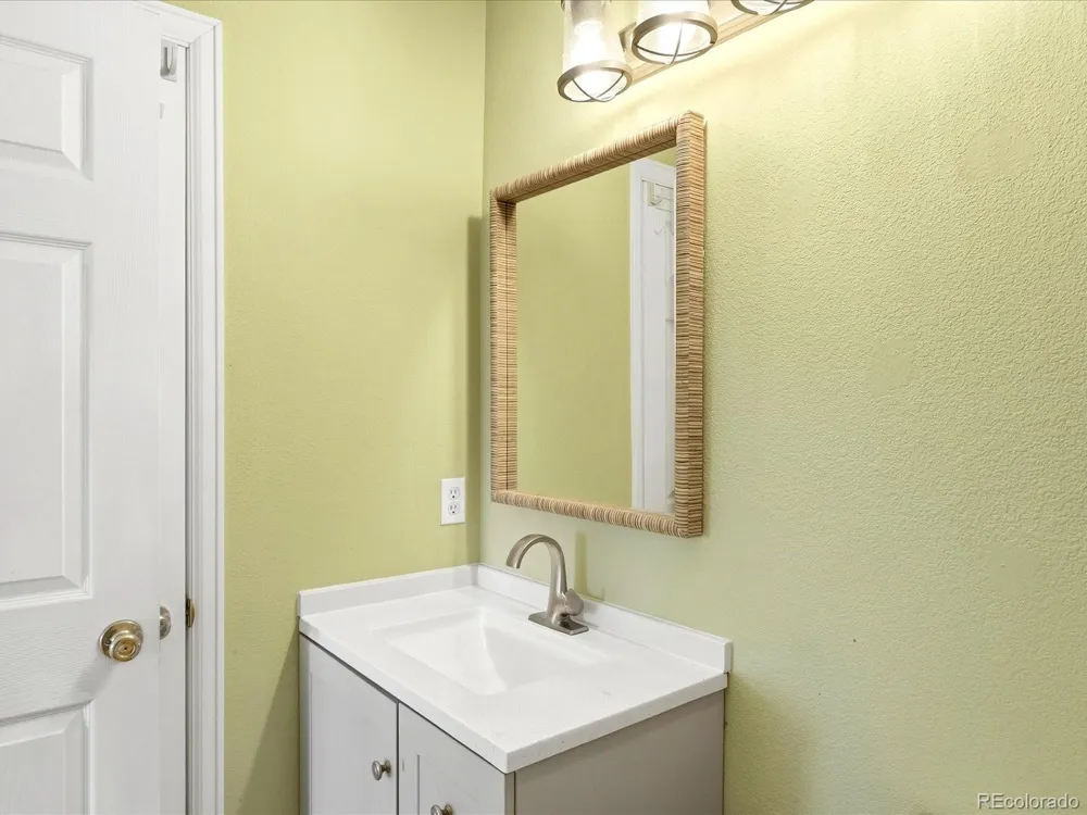 21972 E Crestline Place Aurora, CO 80015