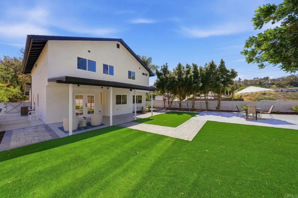 2640 Chestnut Avenue Carlsbad, CA 92010