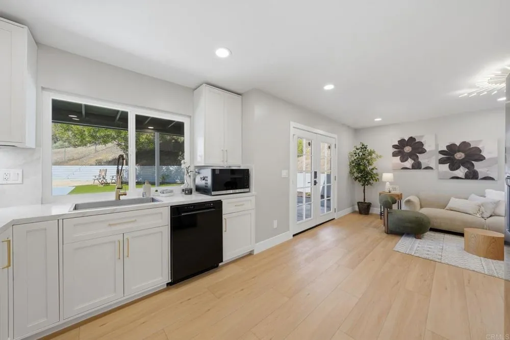 2640 Chestnut Avenue Carlsbad, CA 92010