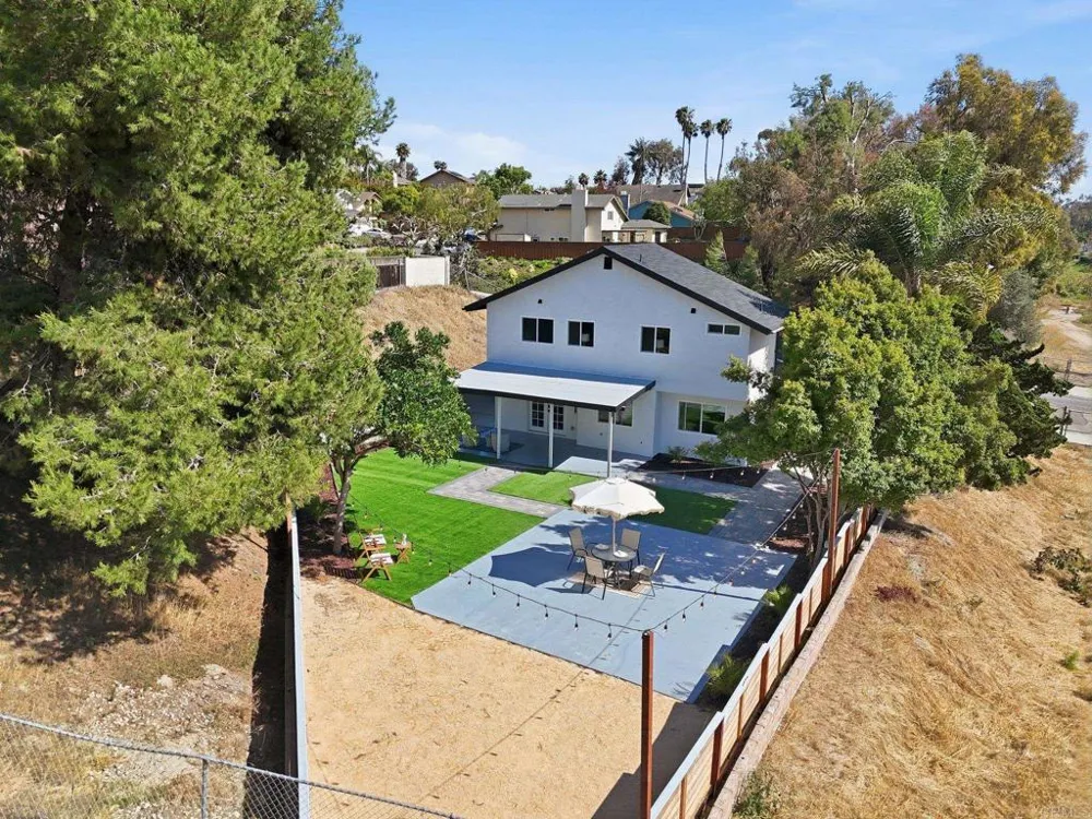 2640 Chestnut Avenue Carlsbad, CA 92010