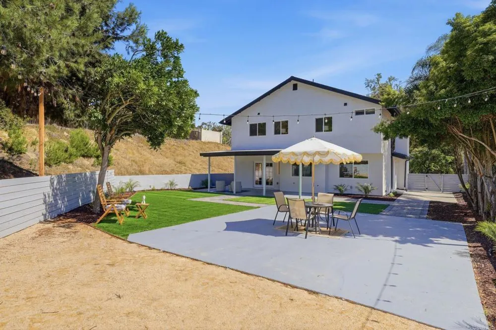 2640 Chestnut Avenue Carlsbad, CA 92010