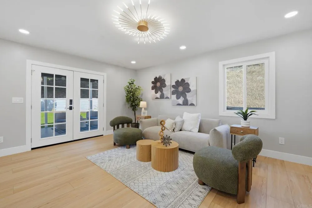 2640 Chestnut Avenue Carlsbad, CA 92010