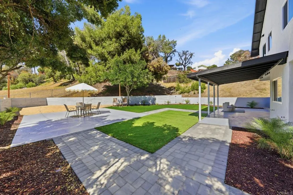 2640 Chestnut Avenue Carlsbad, CA 92010