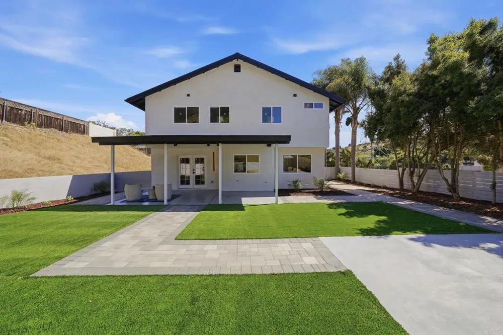 2640 Chestnut Avenue Carlsbad, CA 92010