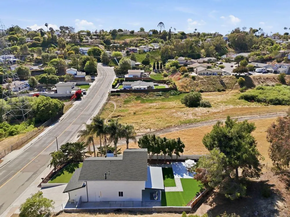 2640 Chestnut Avenue Carlsbad, CA 92010