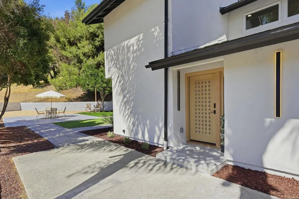 2640 Chestnut Avenue Carlsbad, CA 92010
