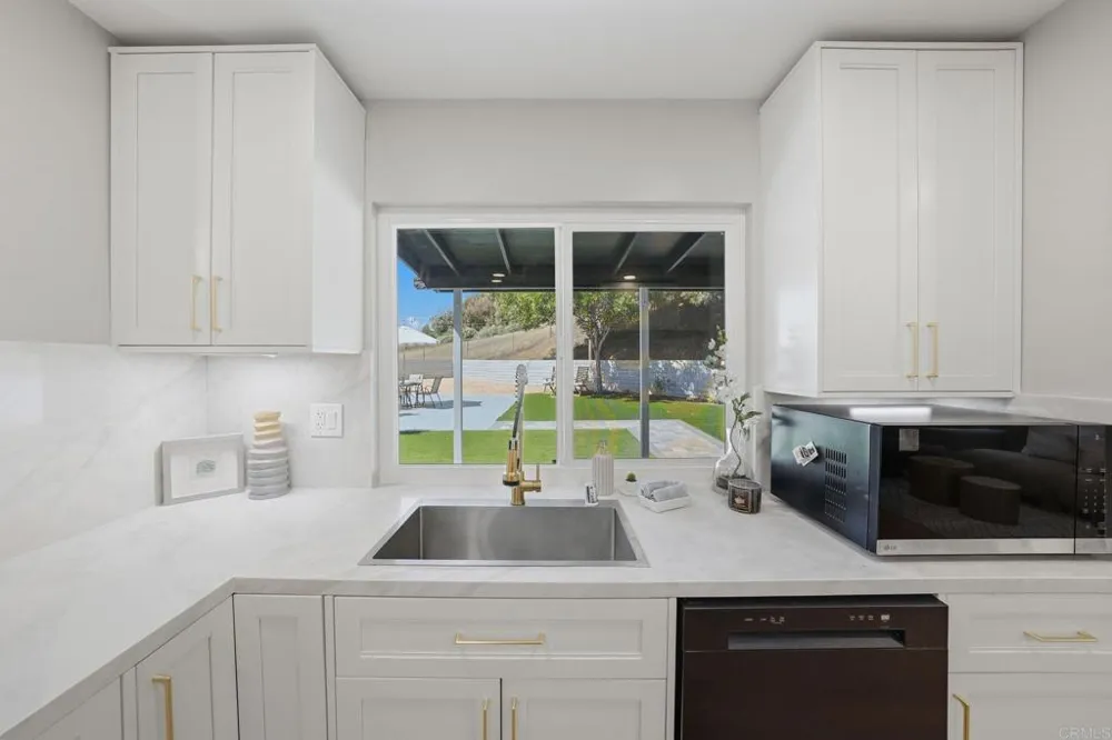 2640 Chestnut Avenue Carlsbad, CA 92010