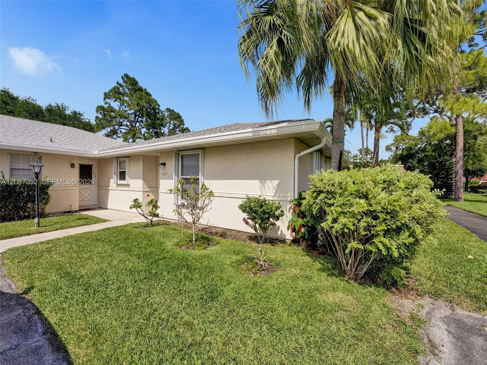 207 Cape Cod Cir #207 Lake Worth, FL 33467