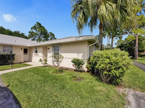 207 Cape Cod Cir #207