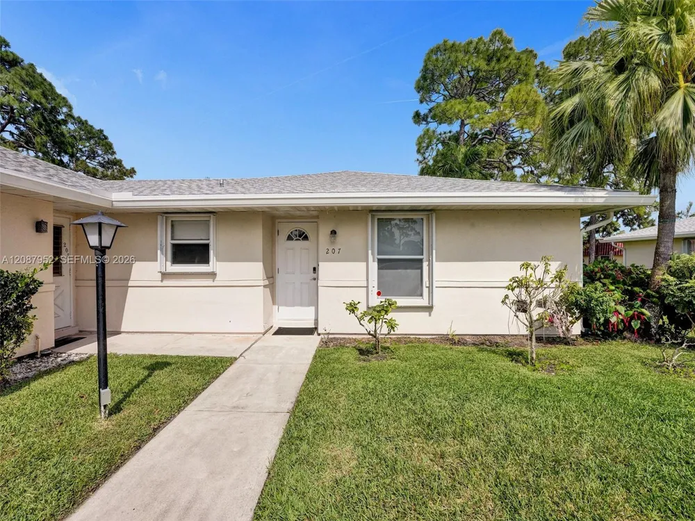 207 Cape Cod Cir #207 Lake Worth, FL 33467