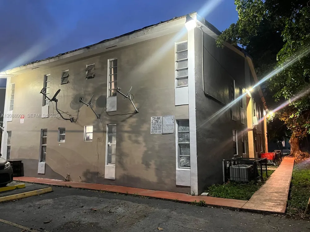 1525 NW 19th Ter #24 Miami, FL 33125