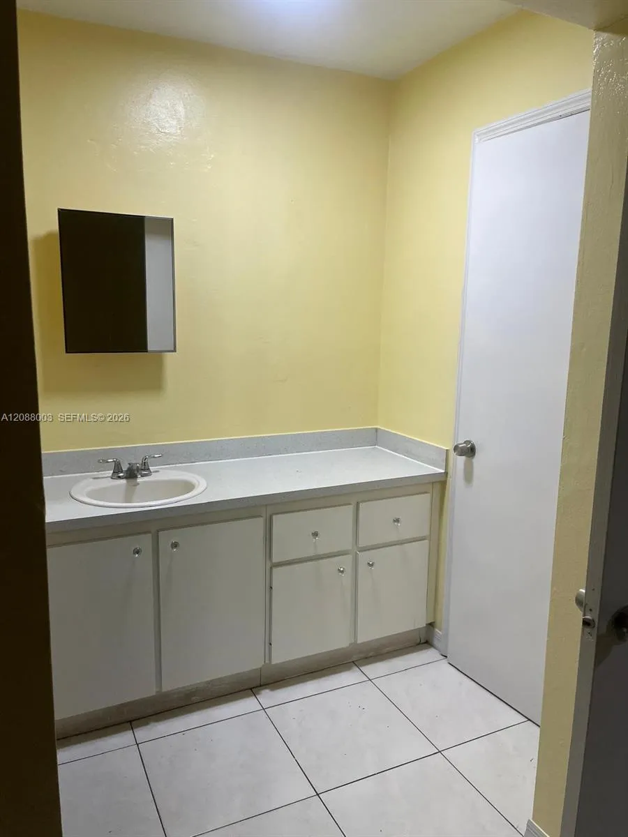 1525 NW 19th Ter #24 Miami, FL 33125