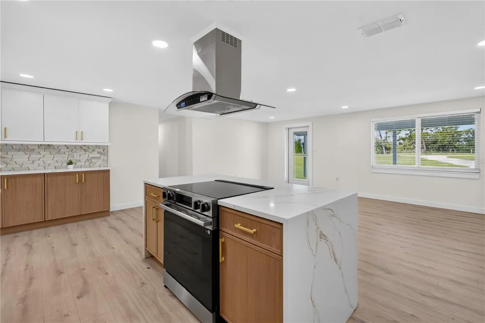 4609 60TH STREET E Bradenton, FL 34203