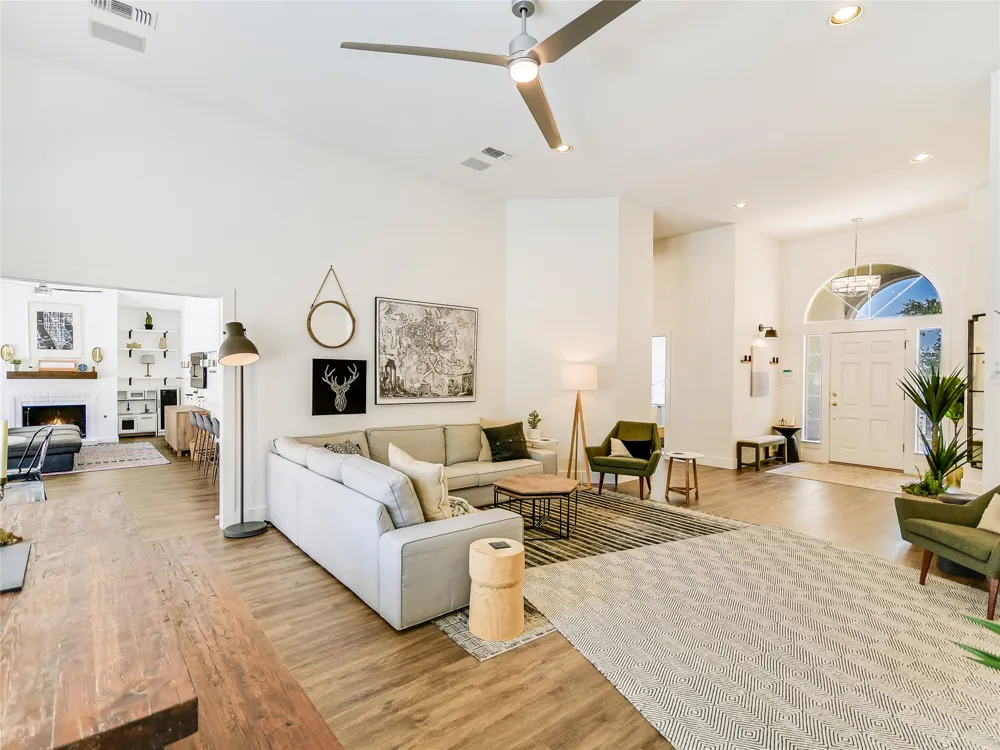 75 Stillmeadow Drive The Hills, TX 78738