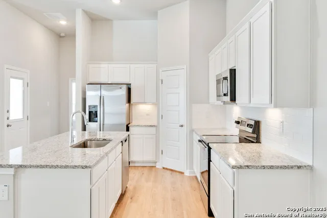 547 Cross Barn Buda, TX 78610