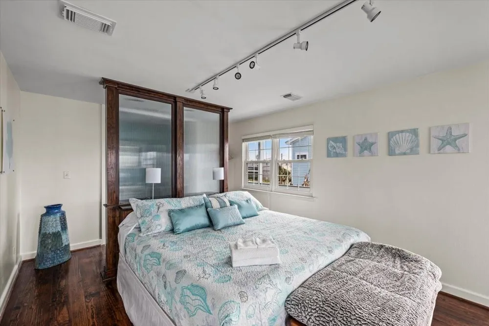 3718 Brewster Key Drive Galveston, TX 77554