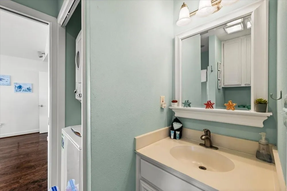 3718 Brewster Key Drive Galveston, TX 77554
