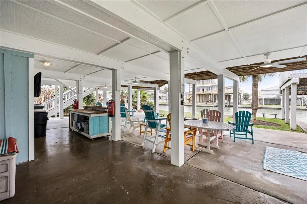 3718 Brewster Key Drive Galveston, TX 77554