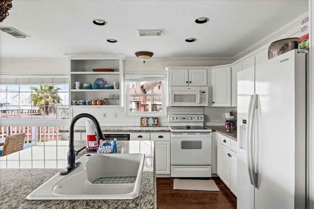 3718 Brewster Key Drive Galveston, TX 77554