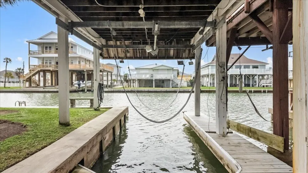 3718 Brewster Key Drive Galveston, TX 77554