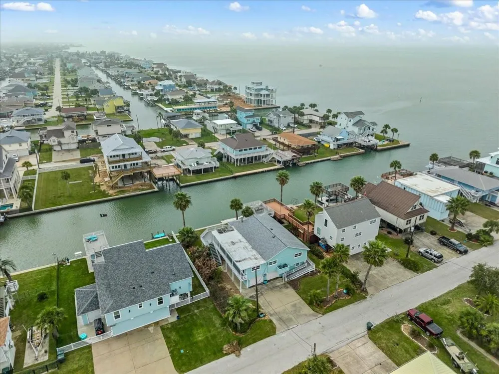 3718 Brewster Key Drive Galveston, TX 77554
