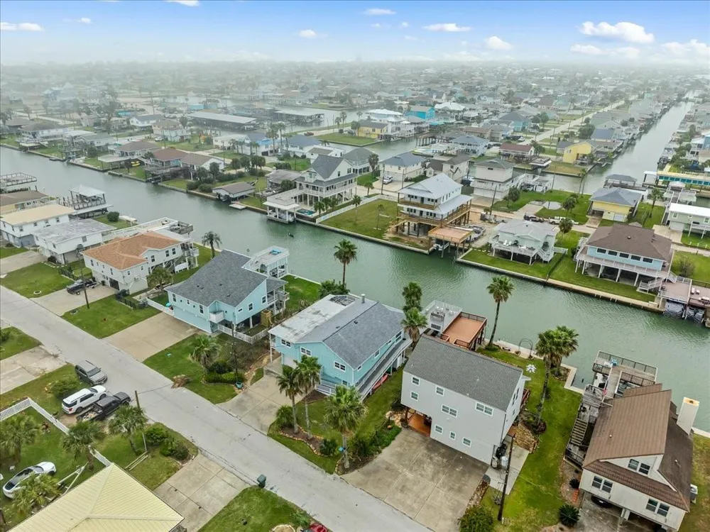 3718 Brewster Key Drive Galveston, TX 77554