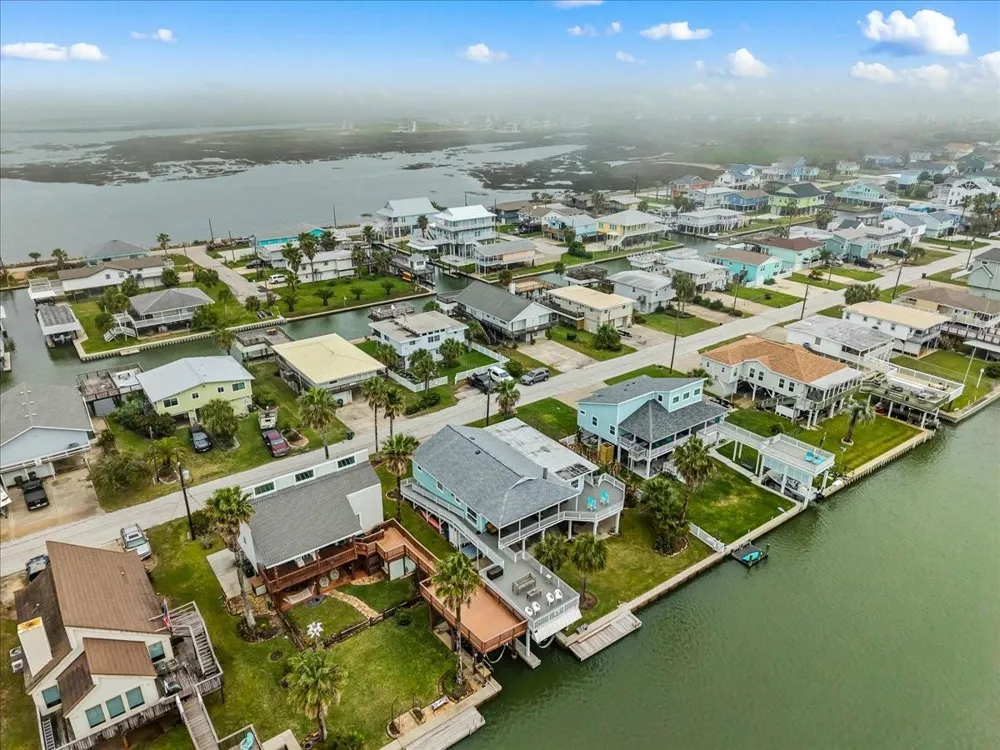 3718 Brewster Key Drive Galveston, TX 77554