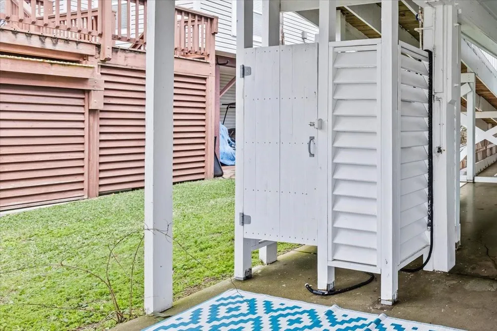 3718 Brewster Key Drive Galveston, TX 77554