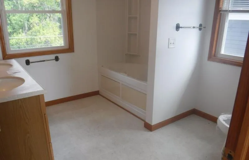 2918 E Shore Drive Portage, MI 49002