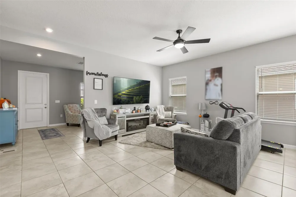 1596 EUCALYPTUS WAY Davenport, FL 33837