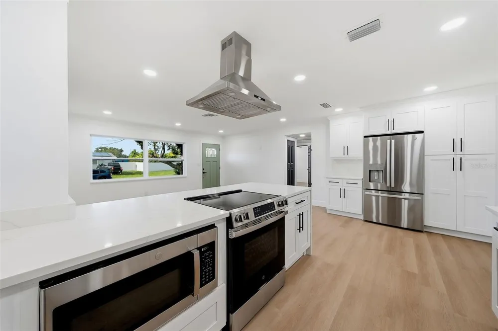 6212 42 AVENUE St Petersburg, FL 33709