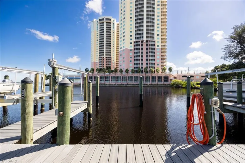 2711 First Street #304 Fort Myers, FL 33916